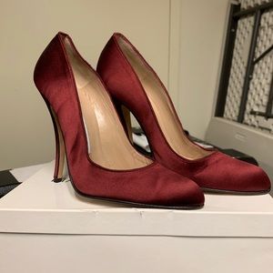 Manolo Blahnik Bordeaux Kidea heel
